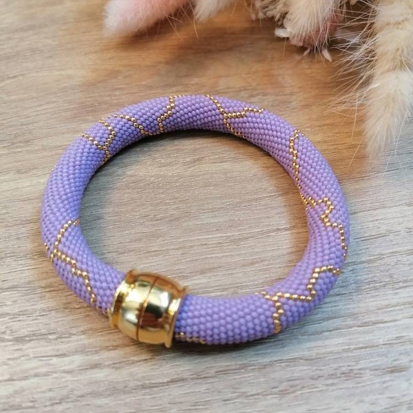 Bracelet "Kintsugi" en crochet perlé à fermoir aimanté