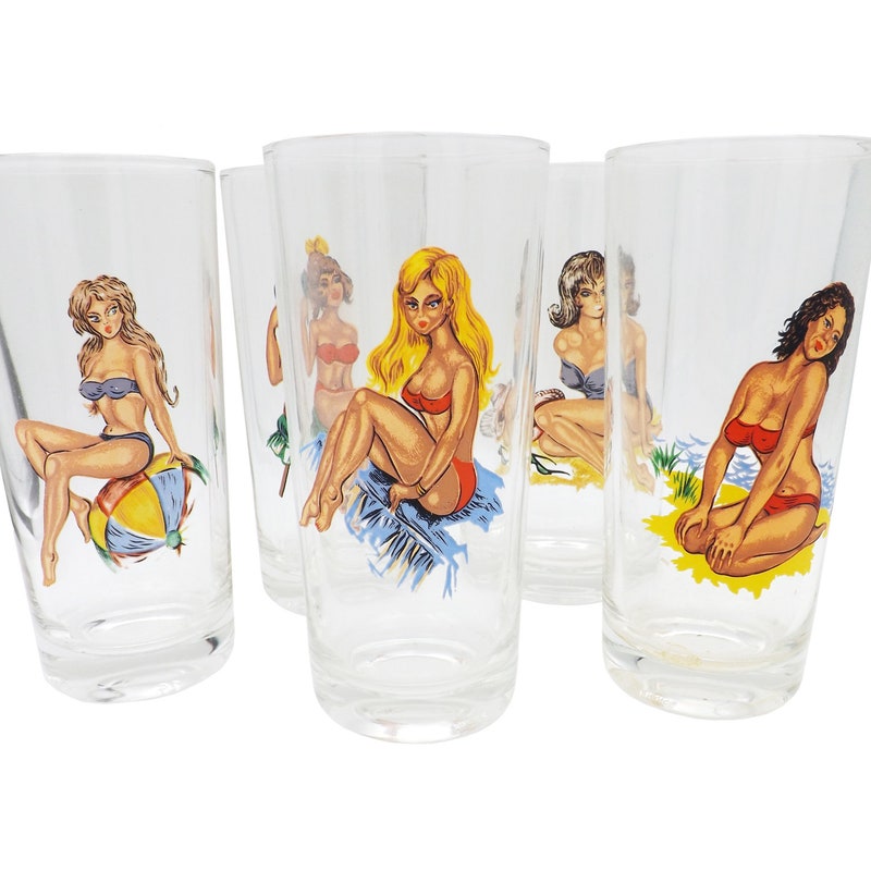 Verre vintage pin-up qui se déshabille nue des années 1970