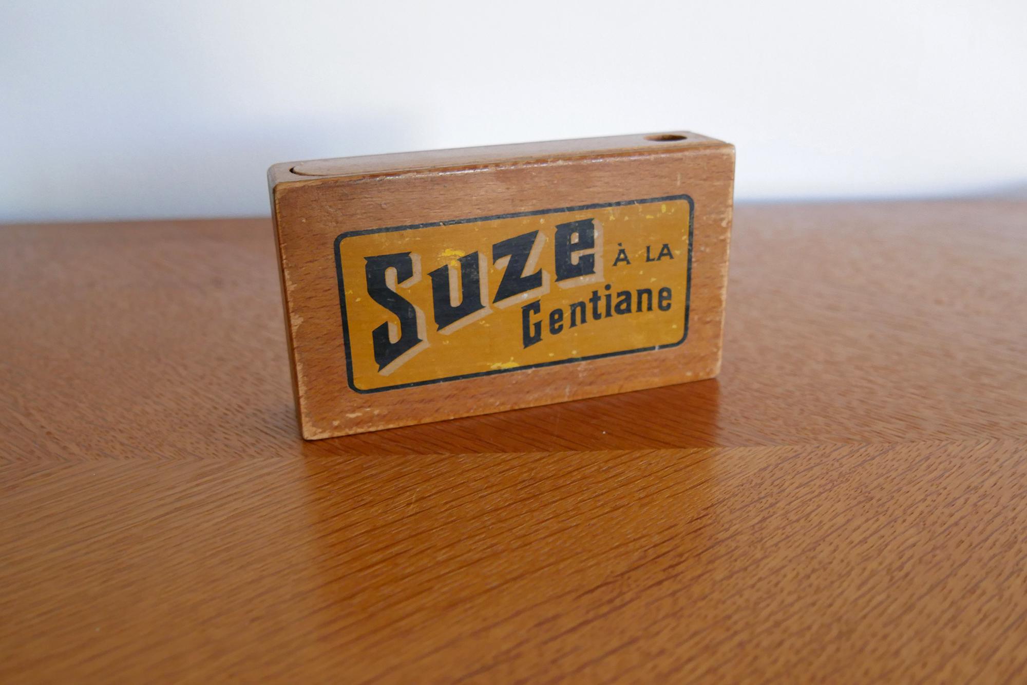 ANCIENNE BOITE PUBLICITAIRE DE CARTE EN BOIS SUZE ET CARTES A JOUER