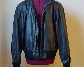 80s Men's, Black Leather Jacket Size 44 | By Saddlery, Made In Korea | Fully LIned, Zip-Out Fleece Lining