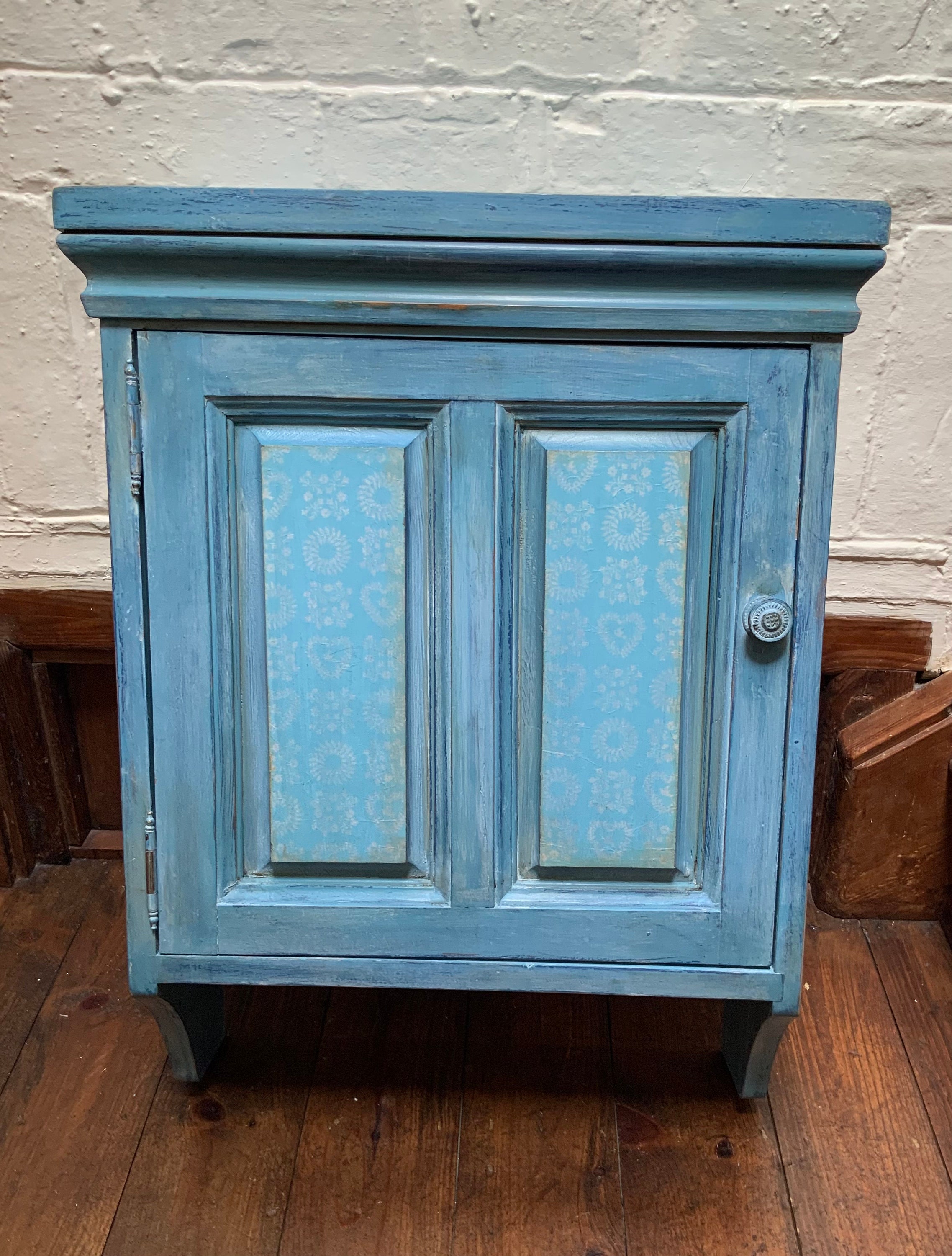 Shabby chic 2024 cabinets for sale