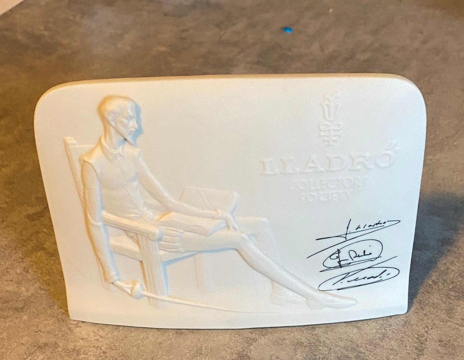 A Lladro porcelain 5th Anniversary Collectors Society figure, Picture Perfect, model No 7612, boxed A Lladro porcelain 5th Anniversary Collectors Society figure, Picture Perfect, model No 7612, boxed