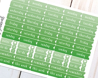 Puede incluir: Hoja de pegatinas verdes para planificador. Las pegatinas están etiquetadas con los días de la semana, además de notas, tareas pendientes, recordatorios y esta semana. Las pegatinas tienen un efecto degradado verde, de claro a oscuro.
