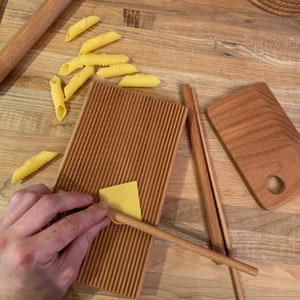Pasta Board Set Aus Buche – Nudelbrett + Rührstab, 23 X 7 Cm, Für Hausgemachte Pasta & Butter