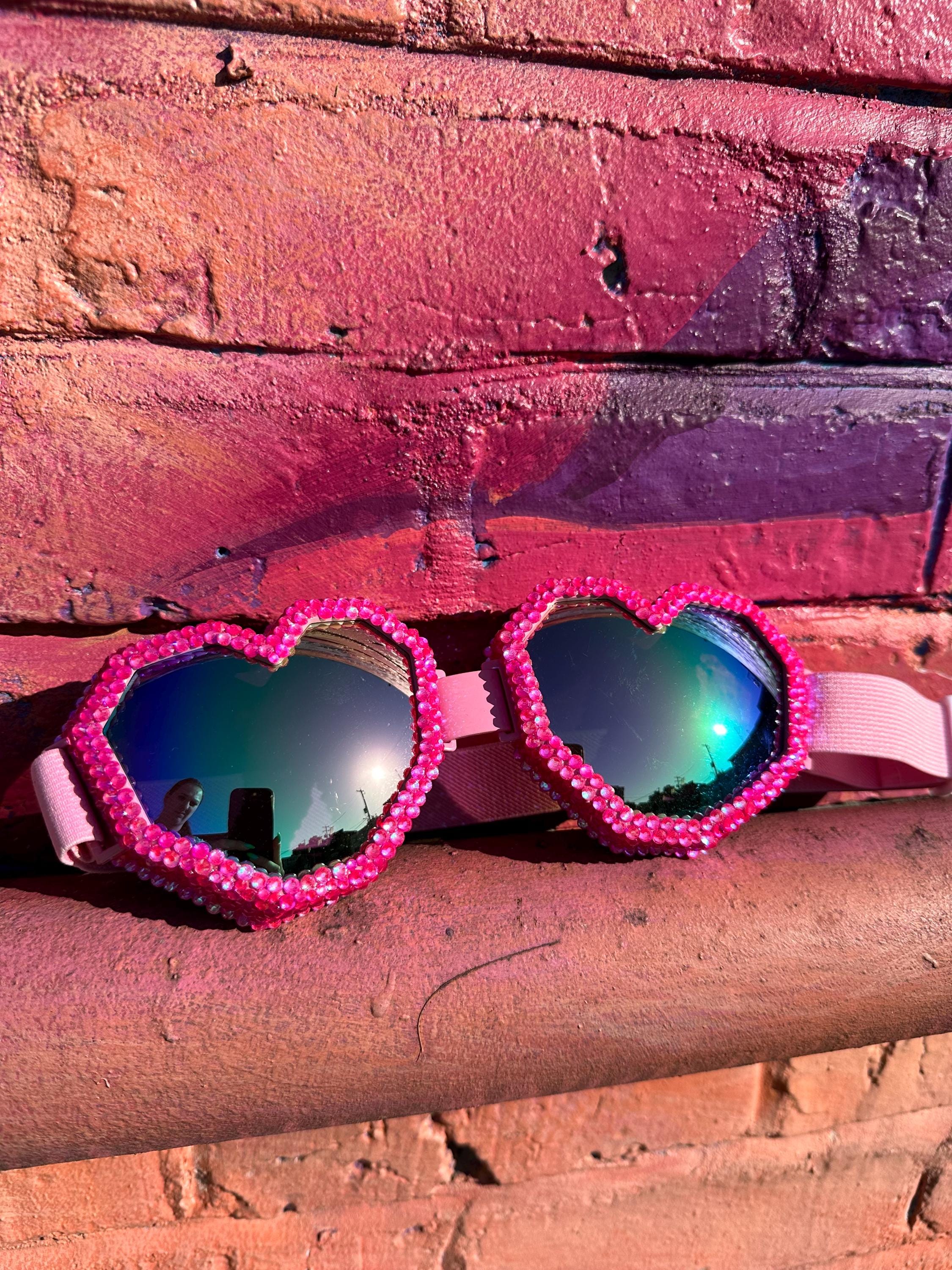 UV Reactive Pink Iridescent Heart Shaped Goggles: Goggles  display picture 1
