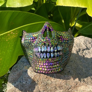 Maschera teschio camaleonte arcobaleno con lacrime: maschera per il viso, maschera teschio, lacrime, cristalli, festival, festival musicale immagine 2