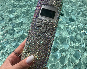 Dom z kryształkami, telefon biurowy