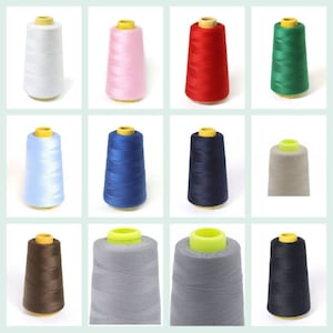 Könnte beinhalten: Sortiment von 10 Garnrollen in verschiedenen Farben, darunter Weiß, Rosa, Rot, Grün, Hellblau, Dunkelblau, Grau, Braun und Schwarz. Die Rollen sind alle gleich groß und haben die gleiche Form und sind in einem Raster angeordnet.