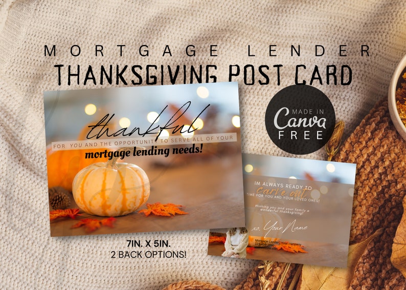 K&ouml;nnte beinhalten: Thanksgiving-Postkarte f&uuml;r einen Hypothekenvermittler mit Herbstthema. Die Postkarte zeigt einen K&uuml;rbis, Herbstbl&auml;tter und einen verschwommenen Hintergrund mit Lichtern. Der Text auf der Postkarte lautet "dankbar" und "f&uuml;r Sie und die Gelegenheit, all Ihre Hypothekenbed&uuml;rfnisse zu erf&uuml;llen!" Die Postkarte ist 17,8 cm x 12,7 cm gro&szlig; und hat zwei R&uuml;ckseitenoptionen.