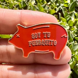 Soy tu Puerquito enamel Pin