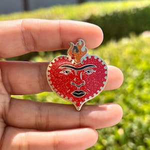 Frida Corazón enamel Pin
