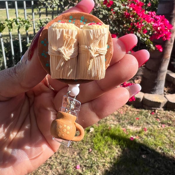 Tamales con champurrado Badge reel