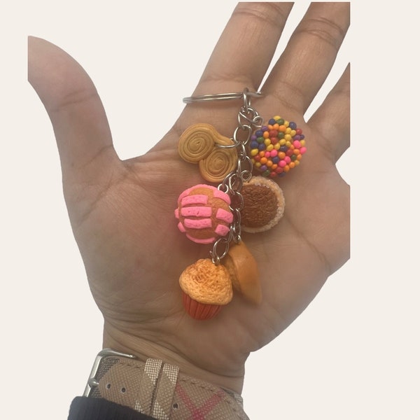 Pan dulce Keychain - conchita Fresa