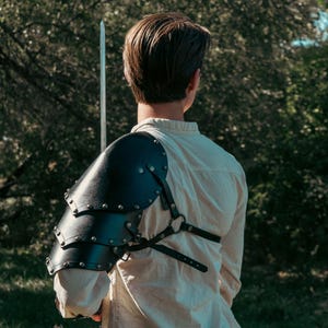 Blackthorn Pauldron | Genuine Leather Shoulder Armor | LARP, Fantasy Cosplay, D&D