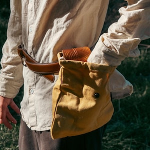 Sac banane | Sac à fourrage pliant en toile dans un boîtier en cuir elfique | Parfait pour les GN fantastiques, le cosplay, le camping, la randonnée ou le D&D