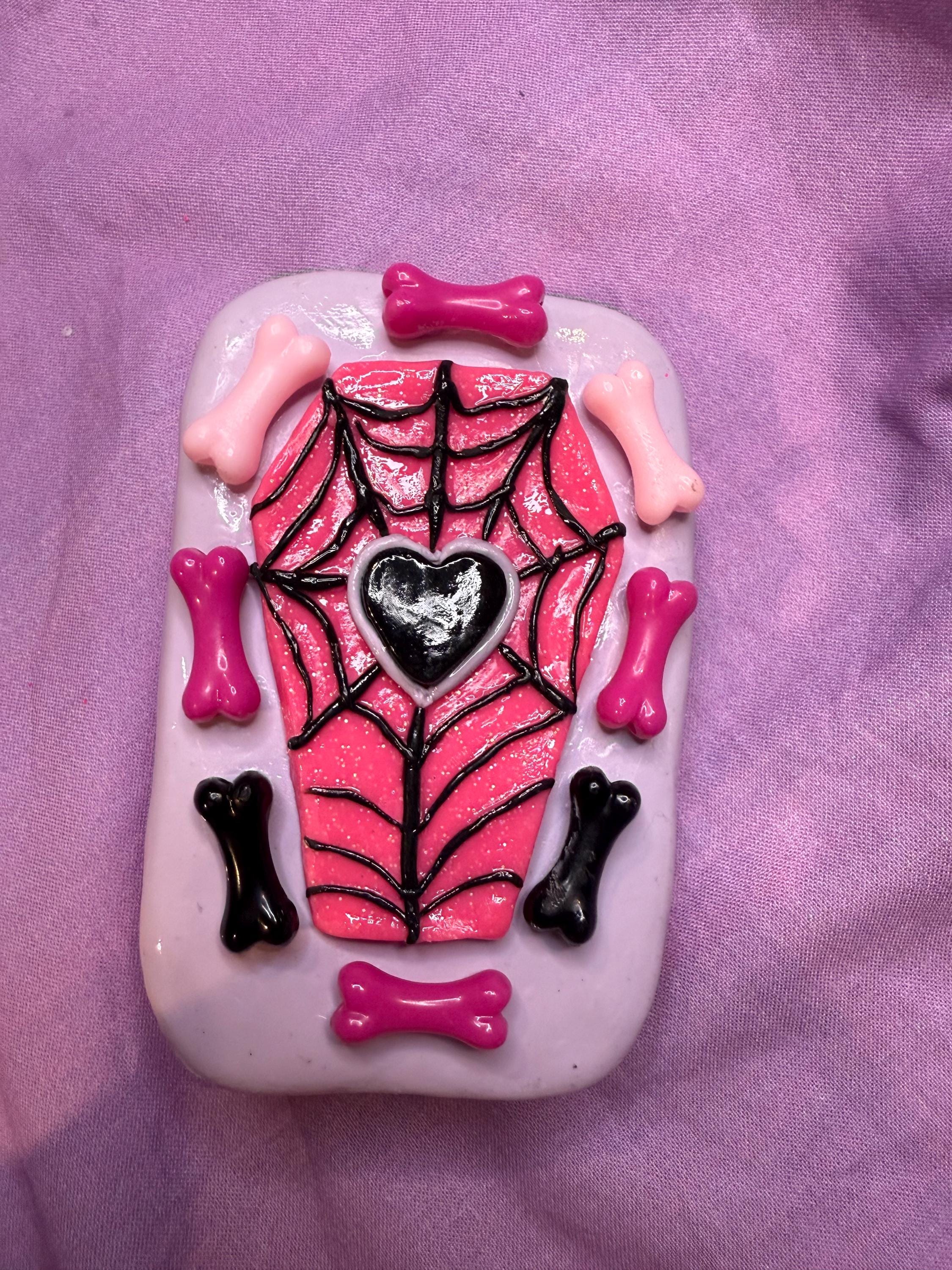 エドハーディー y2k スカル アート デザイン パープル フリンジ スカーフ Spooky Cute Altoids Tin Wallet With Clay Halloween Coffin and