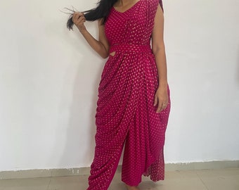 Conjunto de pantalón dhoti rosa: top corto estilo indo-occidental con dupatta incorporada.