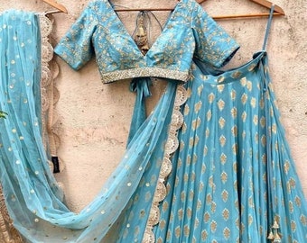 Lehenga de diseñador indio en azul cielo: falda corta para boda