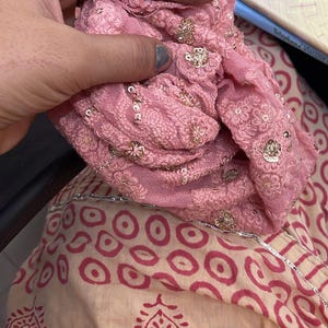 Barn Lehenga Choli: Svart broderad nätklänning, indisk festklädsel bild 5