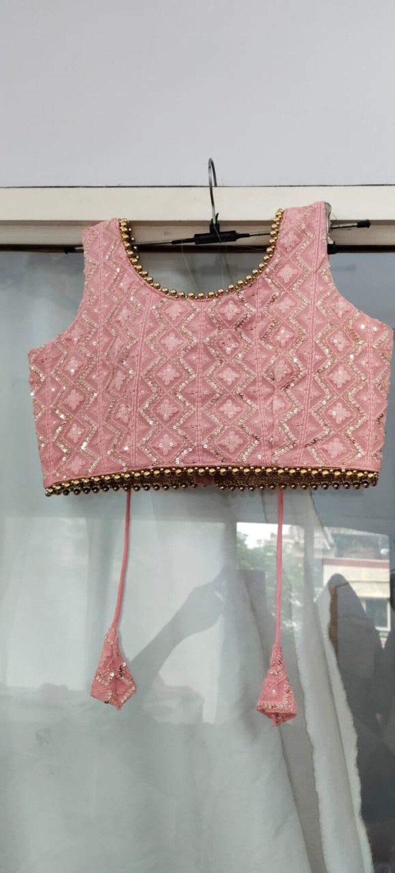 Barn Lehenga Choli: Svart broderad nätklänning, indisk festklädsel bild 4