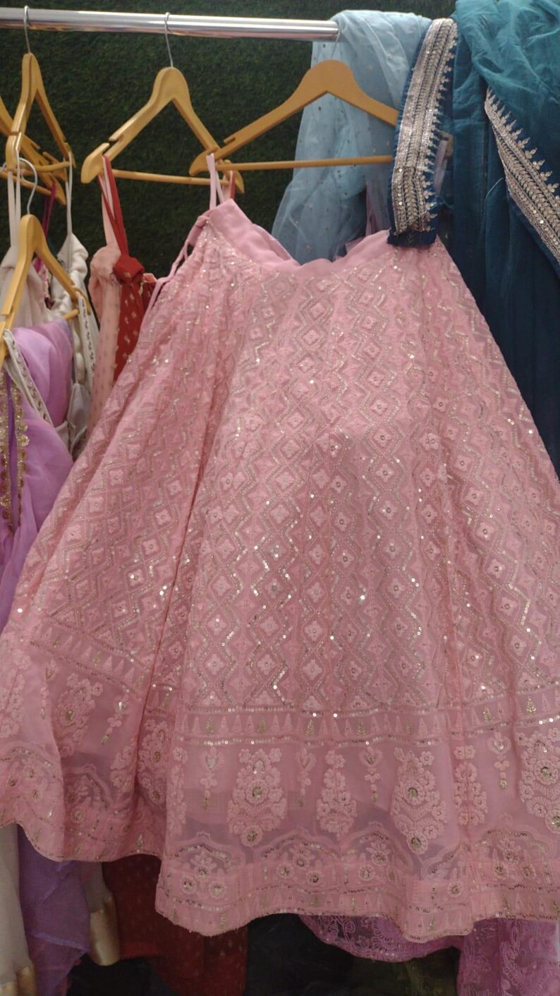 Barn Lehenga Choli: Svart broderad nätklänning, indisk festklädsel bild 6