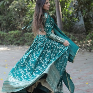 Zielona kwiatowa lehenga choli: szyta na zamówienie indyjska ślubna lehenga