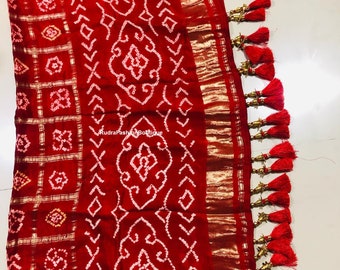 Sari Bandhani in seta rossa Gajji: Gharchola controlla Bandhej Sari
