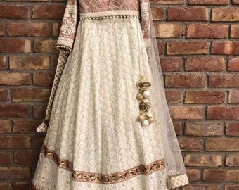 Bianco e rosa Chikankari lehenga choli Abito da sposa indiano lehenga choli Lengha Traditonal lehenga Abbigliamento etnico abiti da damigella d'onore ghagra 1