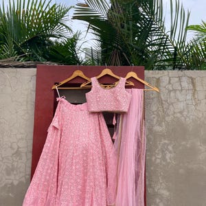 Barn Lehenga Choli: Svart broderad nätklänning, indisk festklädsel bild 8