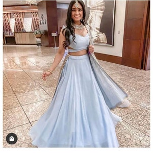 Paarse lehenga: op maat gestikte Indiase choli-net dupatta, feestkleding