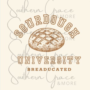 Può includere: Un'illustrazione in stile vintage di una pagnotta di pane a lievitazione naturale con il testo "Sourdough University" e "BREADUCATED" in un carattere marrone.