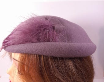 Vintage Damen Filzhut mit lila Federmode 70er Jahre