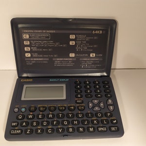 Vintage Decor Casio Digital Diary SF-3600ER 64KB Lata 90. XX wieku