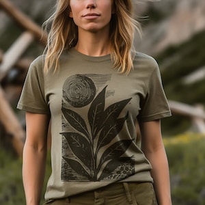 Botanical Tee Shirt for Women,Block Print-Like design,Unisex Sun Tee, Nature Lover T-Shirt, Women&#39;s Gift, PlantsTee Shirt, Plant Lover Top