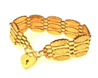 9k Gold Vintage Link Bracelet with Bark Effect Pattern
