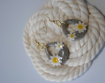 Maine-Inspired Daisy Earrings – Handcrafted Floral Jewelry