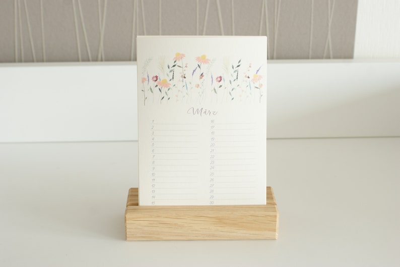 Immerwährender Kalender DIN A6 endlos Geburtstagskalender handgemalt und in Druckqualität zum Hinstellen inklusive Holzkartenständer Bild 3