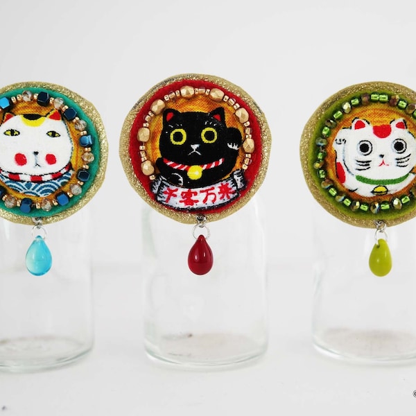 Broches brodées à la main pendentif tissu Japonais feutrine cuir perles miyuki, jaseron style vintage chat koban maneki neko japon