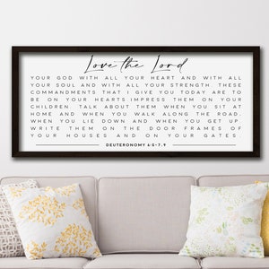 Lieben Sie den Herrn Ihren Gott von ganzem Herzen. Deuteronomium 6: 5-7, 9 gerahmtes hölzernes christliches Schild, inspirierende Bibel-Vers-Wanddekoration