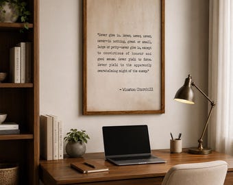 Ingelijste literaire muurdecoratie met een citaat van Winston Churchill: "Geef nooit op", geïnspireerd op een vintage boekenpagina, ideaal als decoratie voor thuis of op kantoor.
