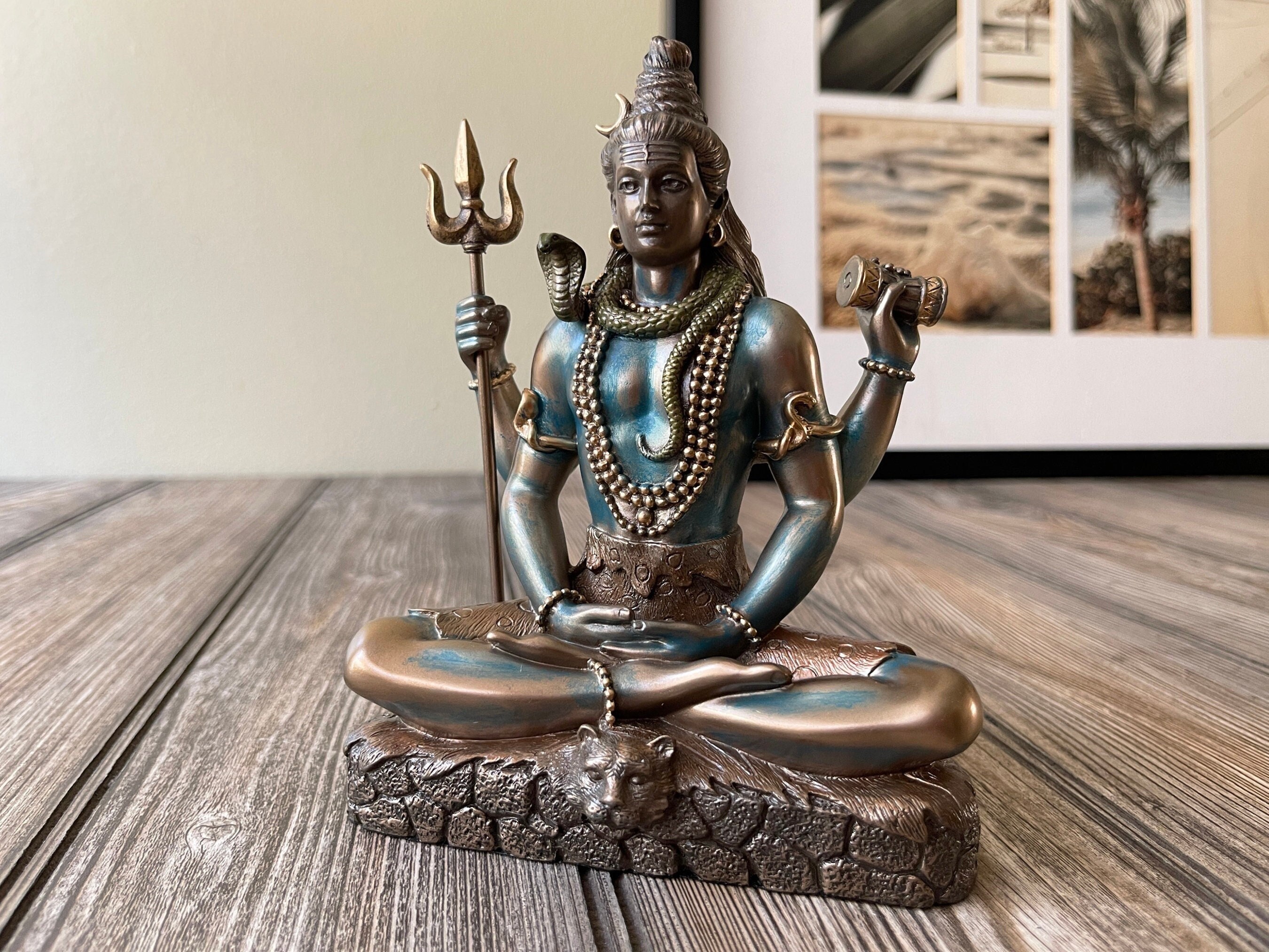Sculpture décoration en bois symbole Om, couleur Bleue-Argentée - 6'' (18  cm x 17 cm). Accessoire de méditation Yoga. Handcrafted décoration indienne