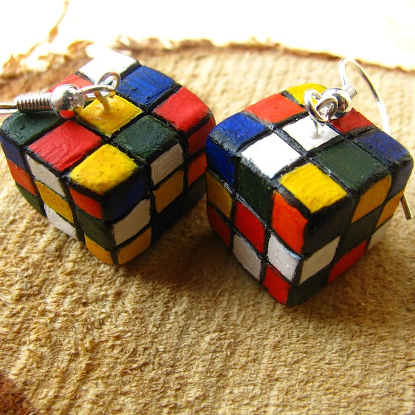 Boucles d’oreilles de style Rubik’s Cube, boucles d’oreilles Puzzle Cube, boucles d’oreilles inspirées des années 70, boucles d’oreilles de style rétro, boucles d’oreilles en argile polymère, originales, faites à la main