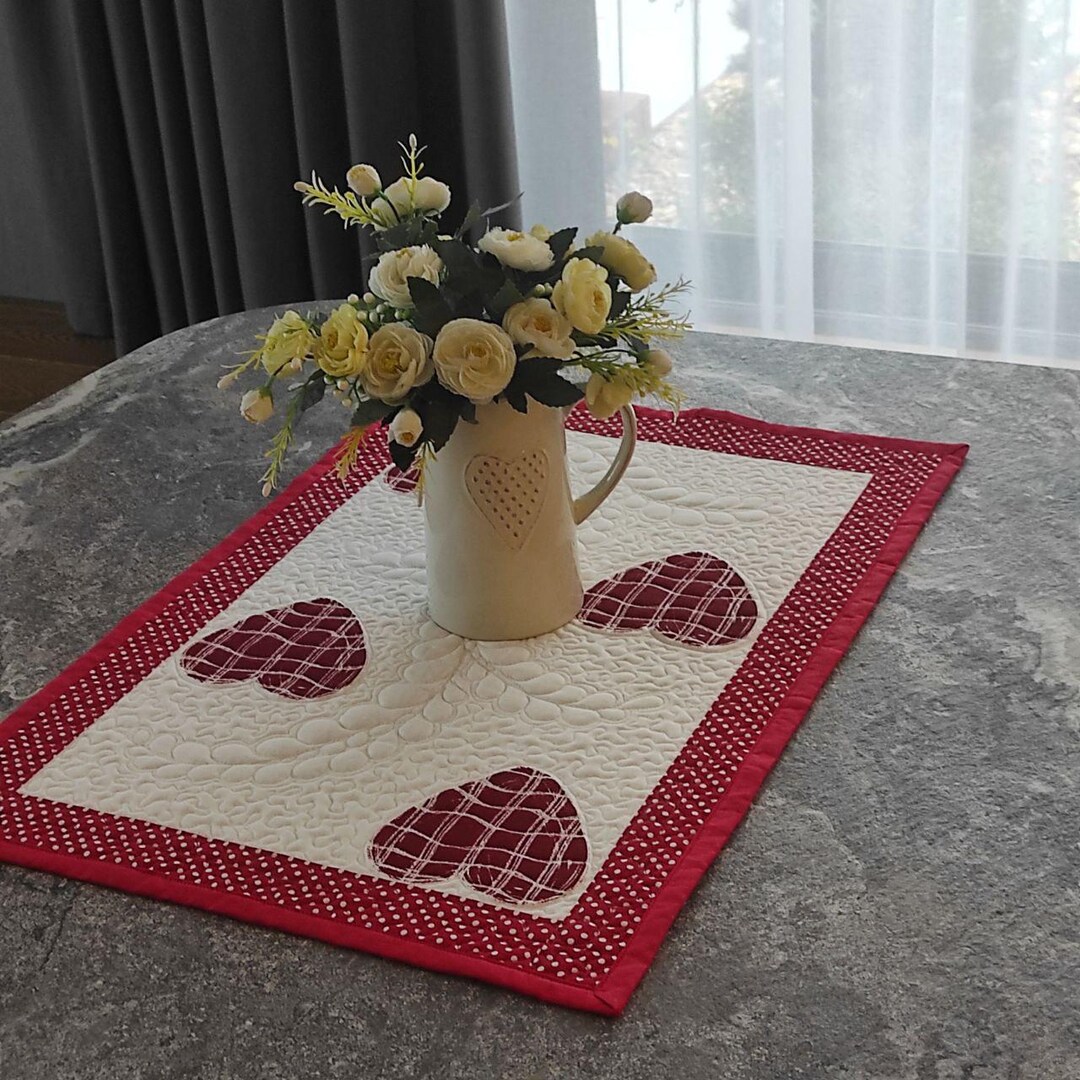 Yorkie Heart Quilted Table Runner NCU0DDK1521