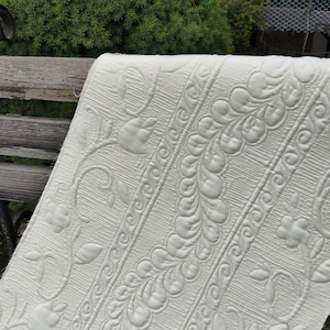 Floral quilted table runner Free motion quilting Holiday table runner handmade Quilted table topper