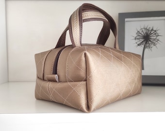 Neceser de mujer Bolsa de maquillaje acolchada Bolsa de maquillaje hecha a mano Bolsa de maquillaje acolchada