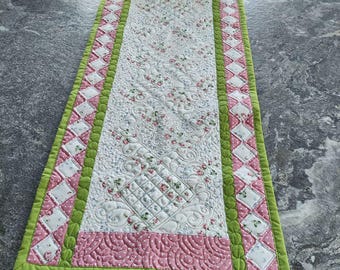 Runner da tavolo trapuntato, runner da tavolo pasquale, decorazioni floreali in cotone patchwork