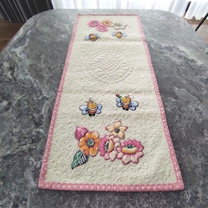 Floral Quilted Table Runner: Bees and Florals