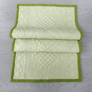 Handmade Quilted Floral Table Runner: Festive Holiday Decor