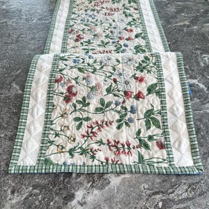 Floral quilted table runner Holiday table runner handmade Quilted table topper Free motion quilt