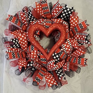 Valentine&#39;s Day Deco Mesh Wreath/ Valentine&#39;s Day Front Door Decor/Heart Mesh Wreath